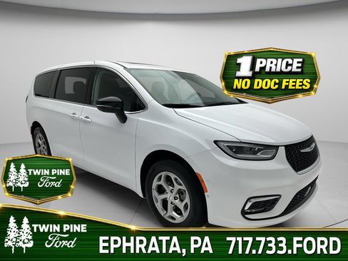 Used 2024 Chrysler Pacifica Limited w/ Trailer Tow Group AWD/4WD image 1