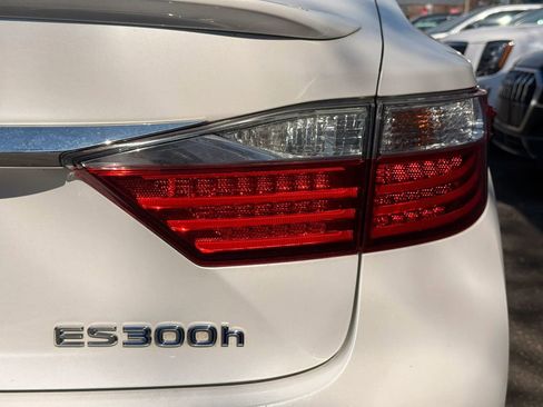Used 2015 Lexus ES 300h FWD image 38