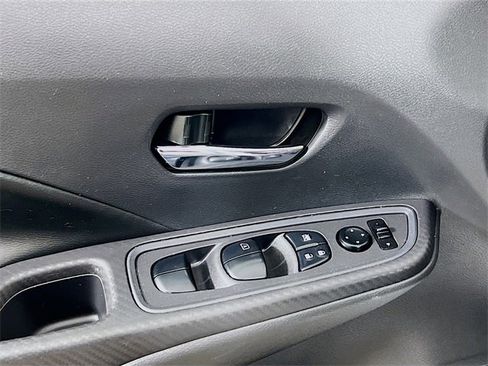 Used 2020 Nissan Versa SV image 9