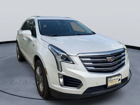 Used 2018 Cadillac XT5 Luxury w/ Driver Awareness Package FWD image 3