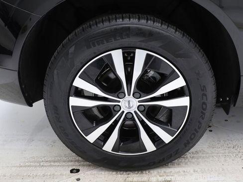 Used 2023 Volvo XC60 B5 Core image 9