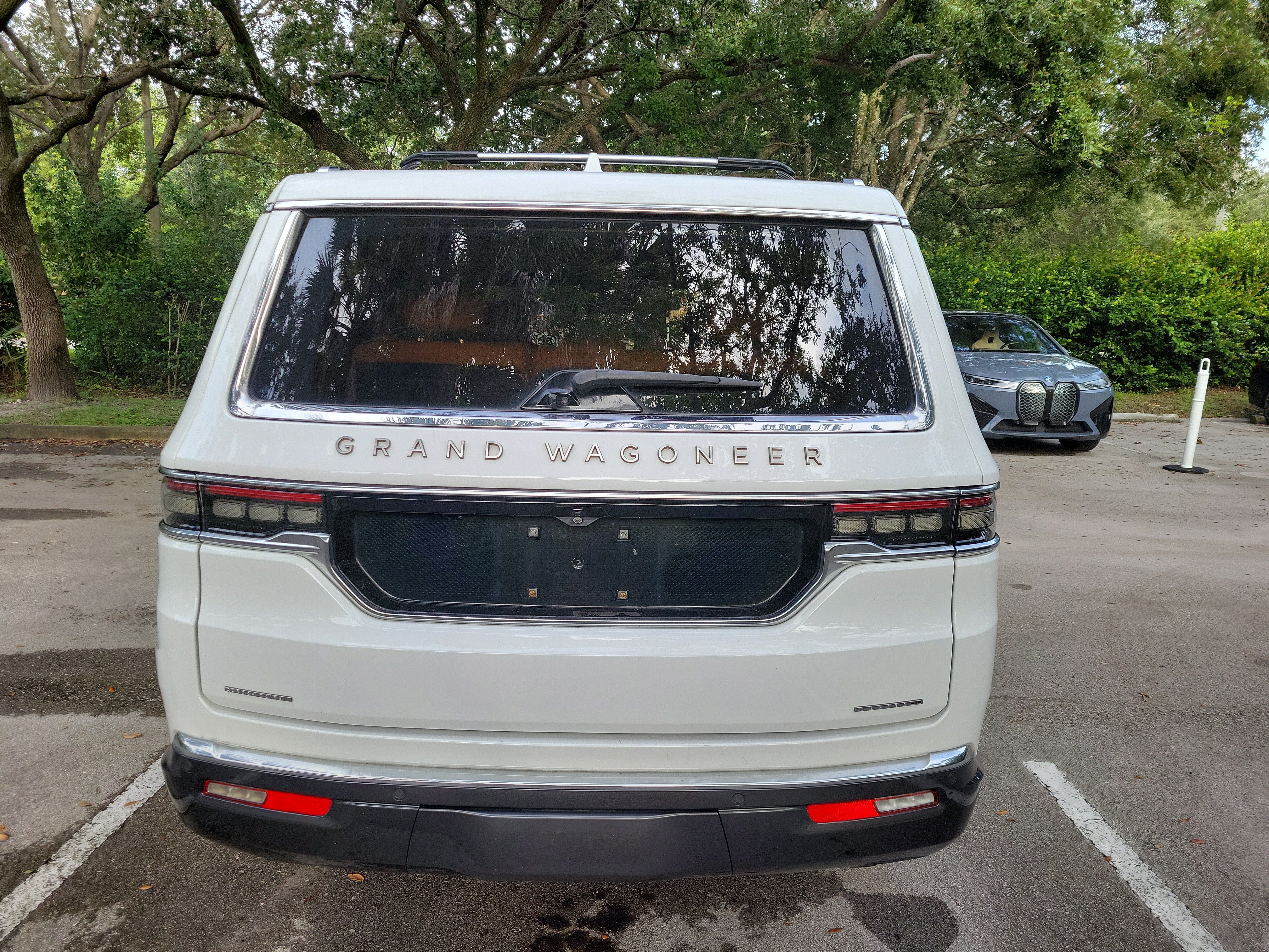Used 2022 Jeep Grand Wagoneer Series III AWD/4WD image 5