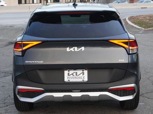 Used 2025 Kia Sportage LX image 11