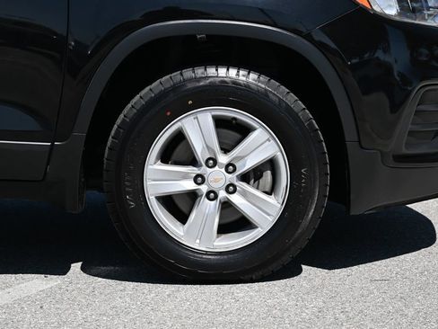 Used 2022 Chevrolet Trax LS w/ Tint and Cruise Package AWD/4WD image 11