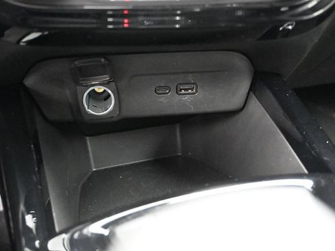 Used 2025 Chevrolet Trax LT FWD image 13