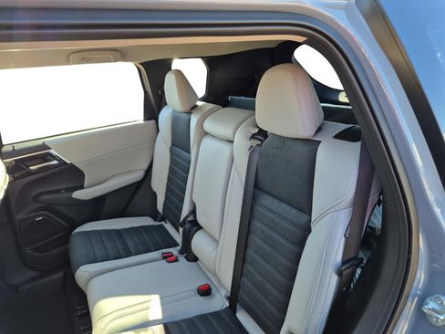 New 2026 Mitsubishi Outlander SE image 27
