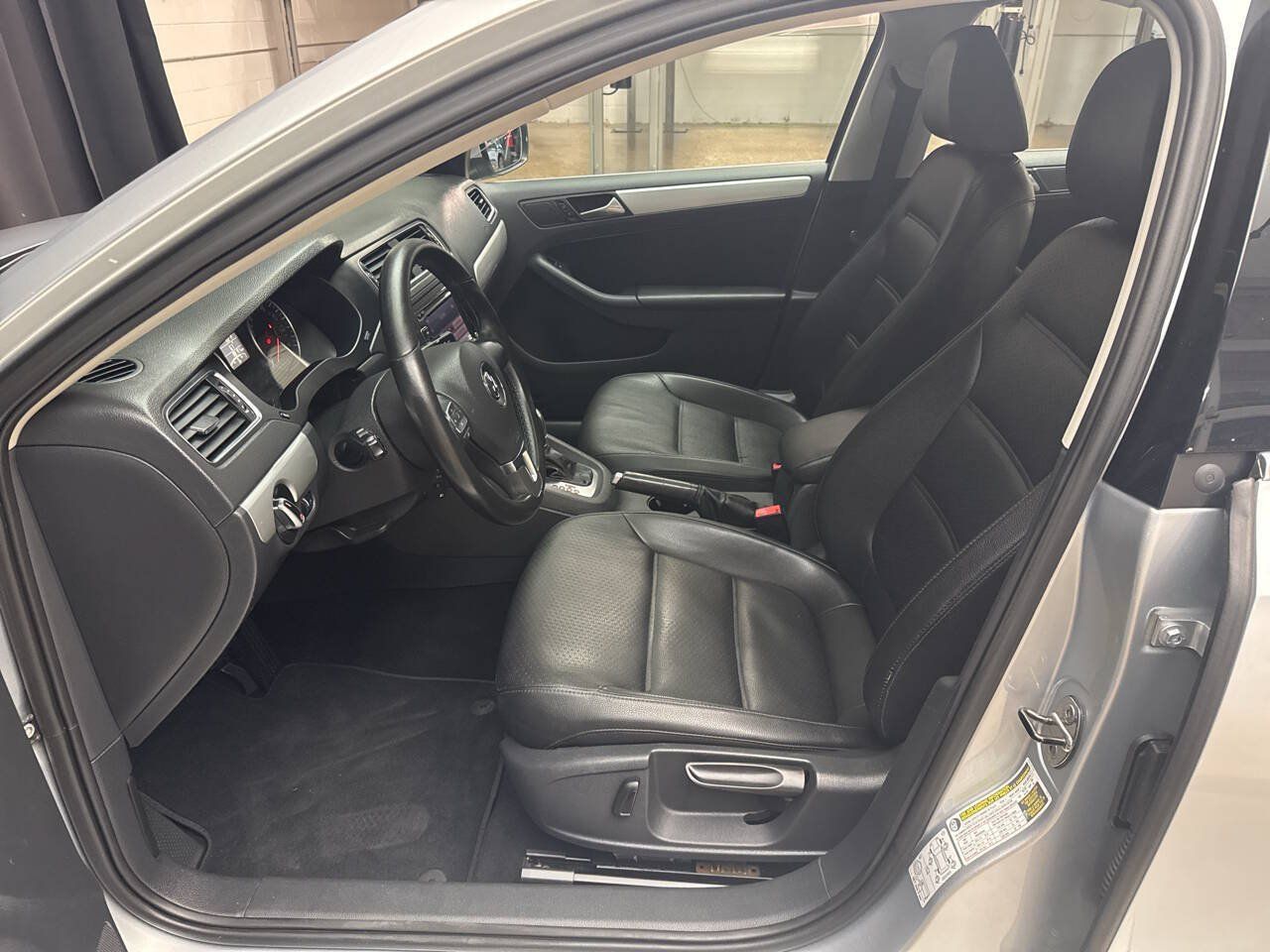Used 2013 Volkswagen Jetta SE FWD image 11