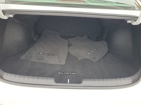 Used 2025 Hyundai Elantra SE FWD image 24