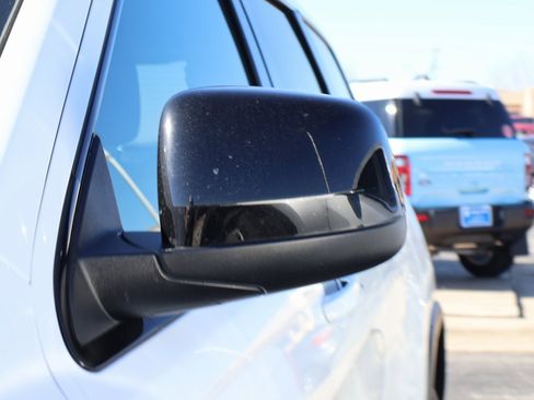 Used 2019 Jeep Grand Cherokee Laredo image 3