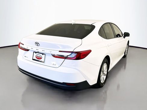 Used 2026 Toyota Camry LE image 5