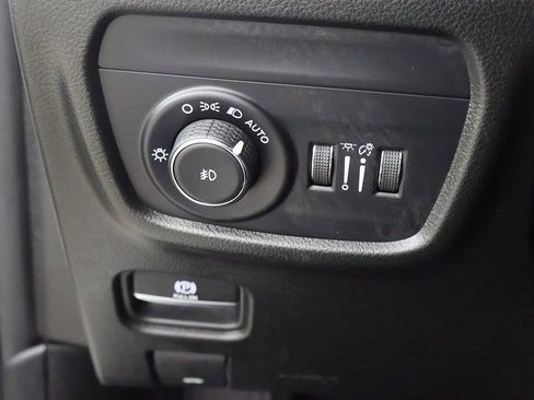 Used 2023 Jeep Grand Cherokee Limited w/ Luxury Tech Group II AWD/4WD image 38