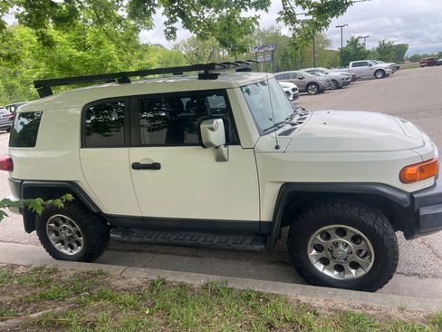 Used 2013 Toyota FJ Cruiser 4WD w/ Upgrade Pkg image 4