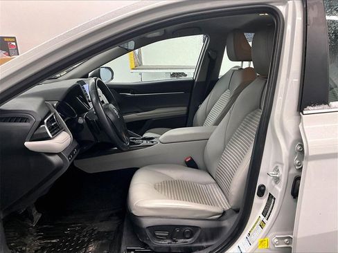 Used 2022 Toyota Camry SE image 10