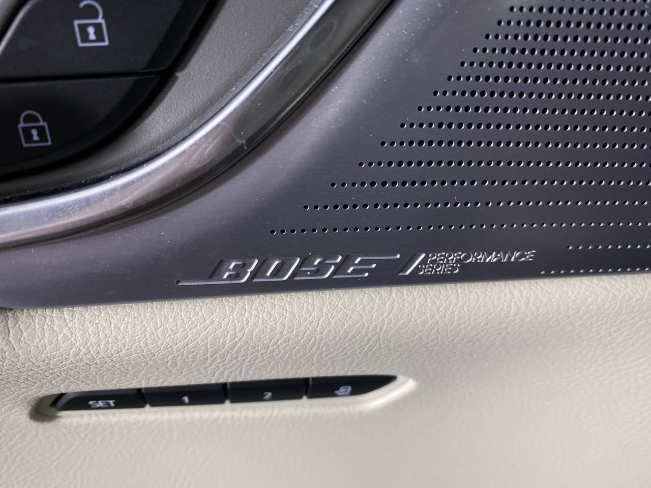 Used 2024 Cadillac XT6 Premium Luxury w/ Technology Package FWD image 14