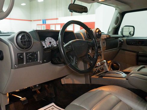 Used 2003 HUMMER H2 w/ Preferred Equipment Group image 22