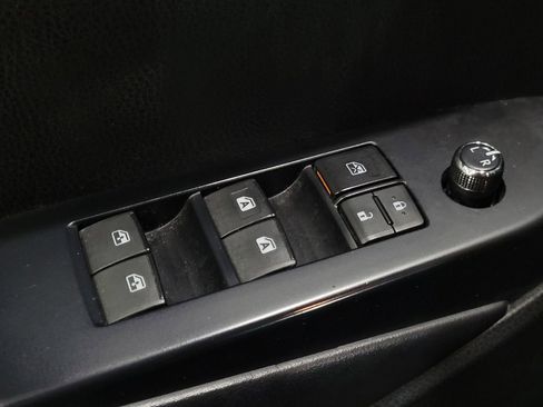 Used 2019 Toyota Highlander XLE image 27