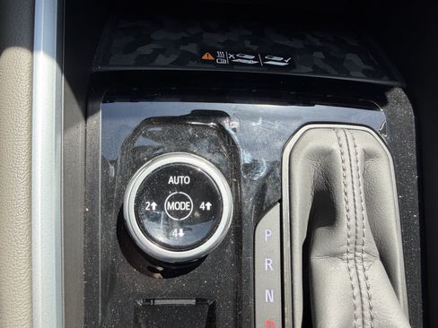 Used 2024 Chevrolet Colorado ZR2 w/ ZR2 Convenience Package III AWD/4WD image 38