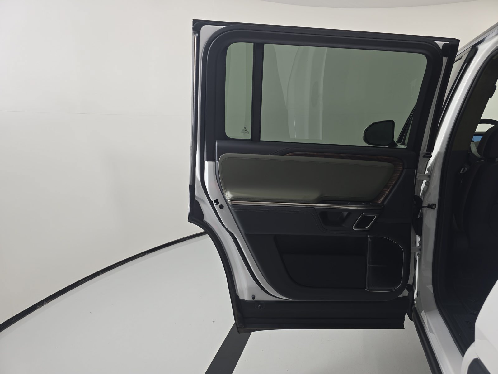 Used 2022 Rivian R1S Launch Edition Quad AWD/4WD image 18