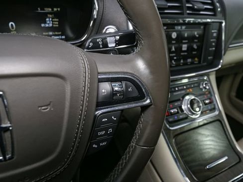 Used 2018 Lincoln Continental Select image 30