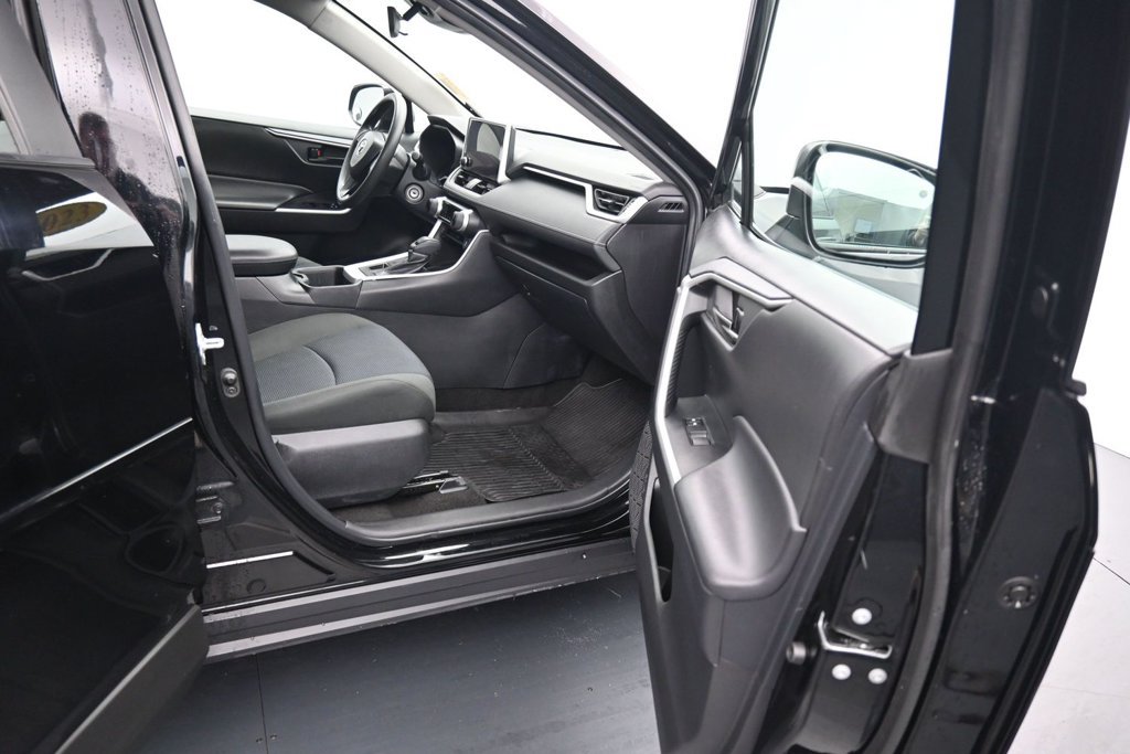 Used 2023 Toyota RAV4 LE AWD/4WD image 12