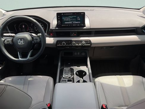 Certified 2025 Honda Pilot Touring image 16
