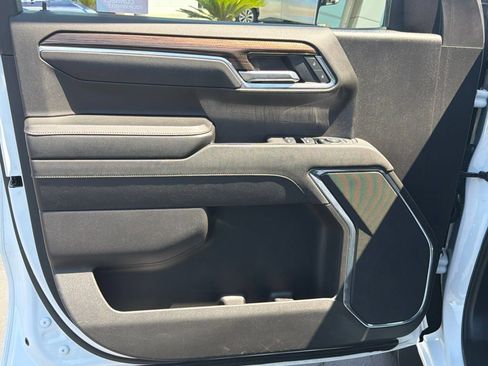 Used 2025 Chevrolet Silverado 1500 LT AWD/4WD image 19