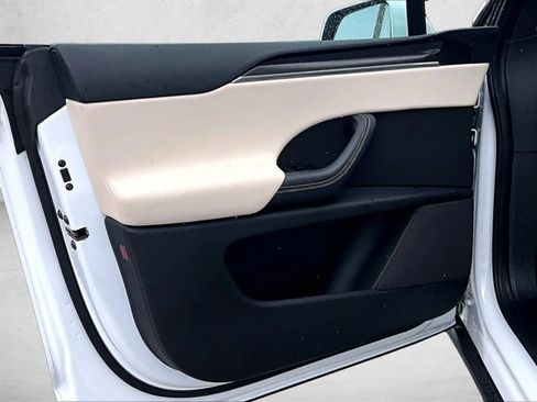 Used 2023 Tesla Model X Plaid image 15