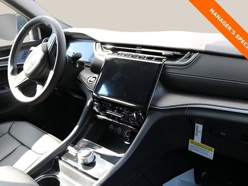 New 2025 Jeep Grand Cherokee Limited w/ Luxury Tech Group II image 19