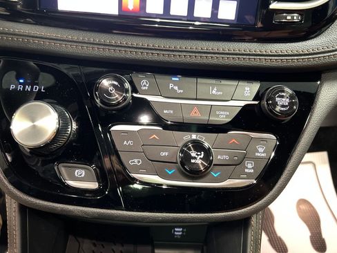 New 2026 Chrysler Pacifica Pinnacle FWD image 17