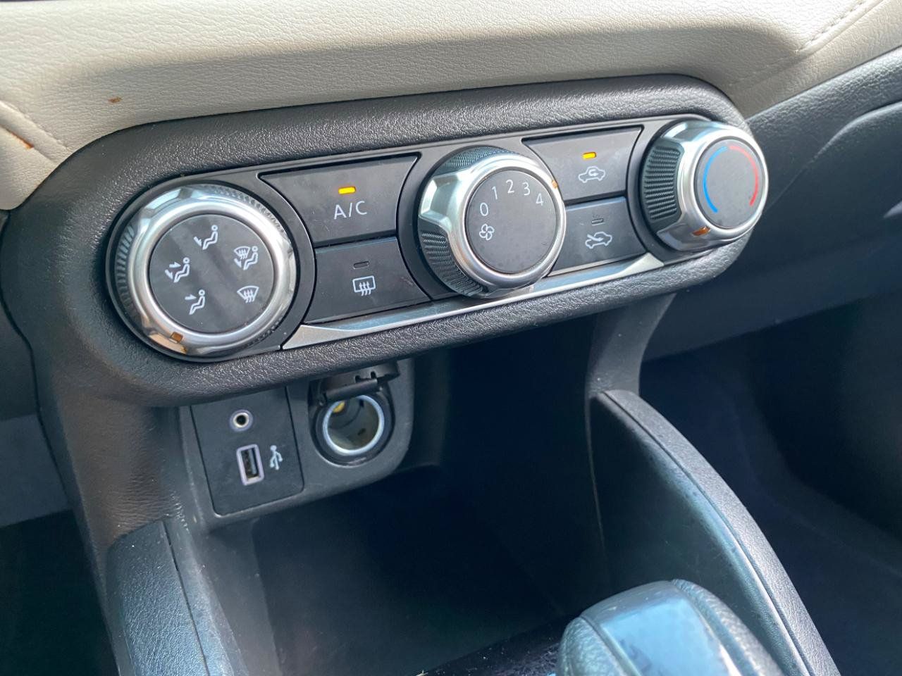 Used 2022 Nissan Versa SV FWD image 57