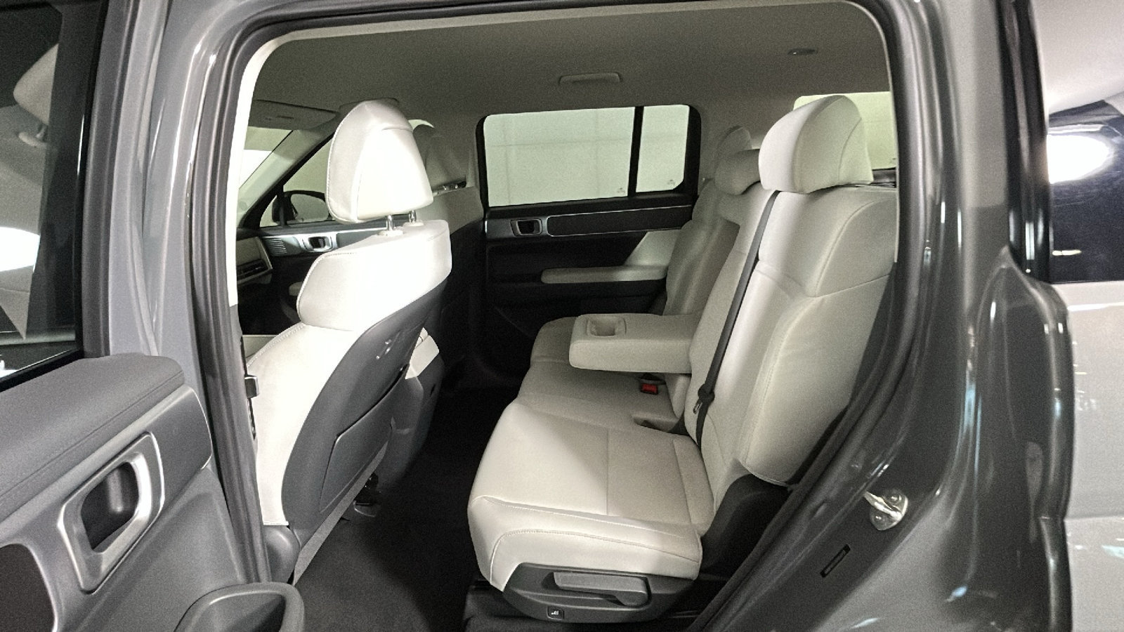Used 2024 Hyundai Santa Fe SE FWD image 33
