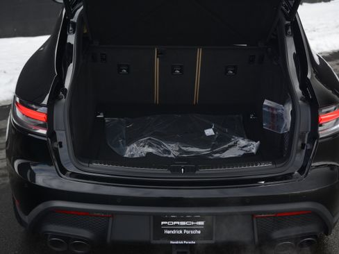 Certified 2025 Porsche Macan image 37