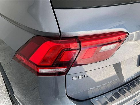 Used 2022 Volkswagen Tiguan SEL R-Line AWD/4WD image 40
