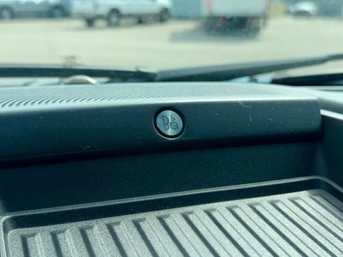 Used 2019 Ford F150 Lariat w/ Equipment Group 502A Luxury AWD/4WD image 32