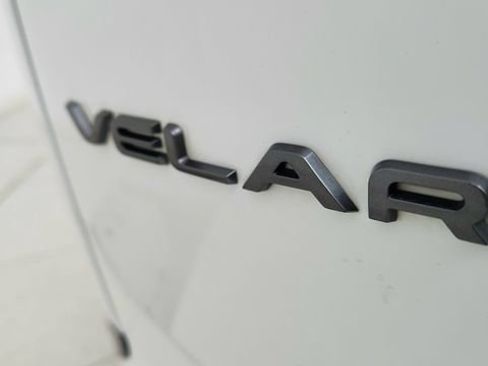 Used 2022 Land Rover Range Rover Velar R-Dynamic S image 17