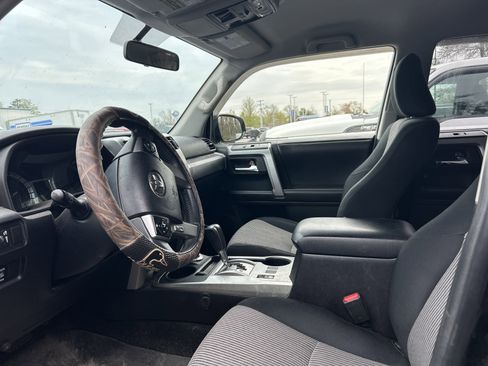Used 2015 Toyota 4Runner SR5 AWD/4WD image 8