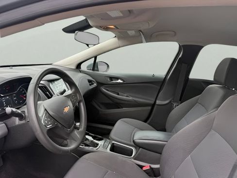 Used 2018 Chevrolet Cruze LT FWD image 11