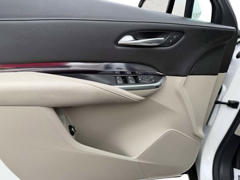 Used 2022 Cadillac XT4 Luxury w/ Cold Weather Package AWD/4WD image 18