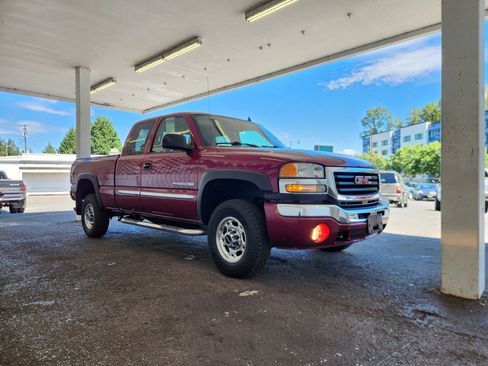 Used 2007 GMC Sierra 2500 SLE w/ Onstar Plus Package AWD/4WD image 7