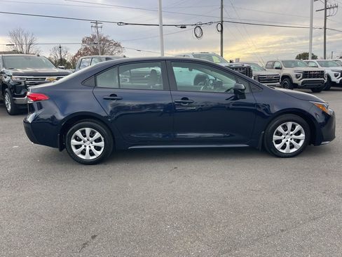 Used 2025 Toyota Corolla LE FWD image 6