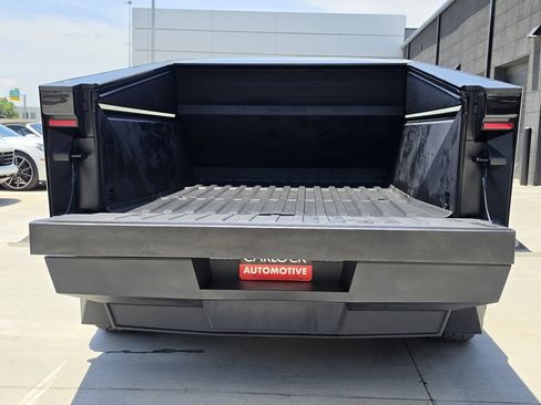 Used 2024 Tesla Cybertruck Cyberbeast AWD/4WD image 28