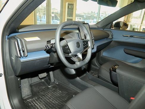 New 2026 Volvo EX30 Plus w/ Climate Package image 9