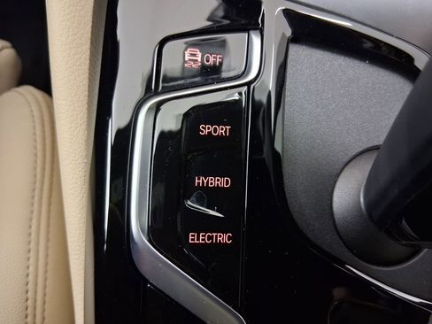 Used 2023 BMW 530e w/ Premium Package RWD image 18
