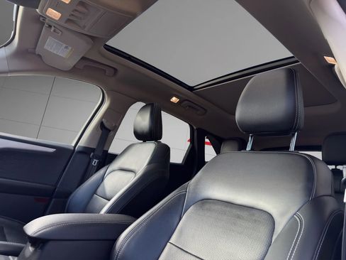 Used 2020 Ford Escape SEL image 17