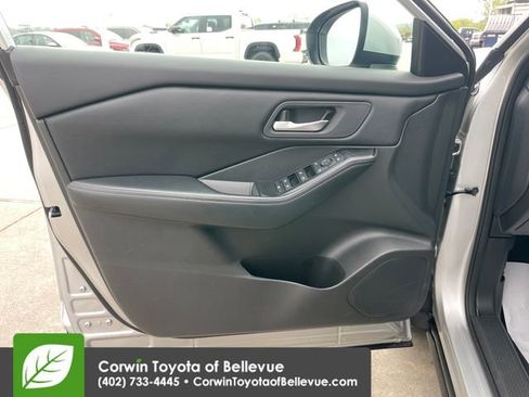 Used 2025 Nissan Rogue SV FWD image 18