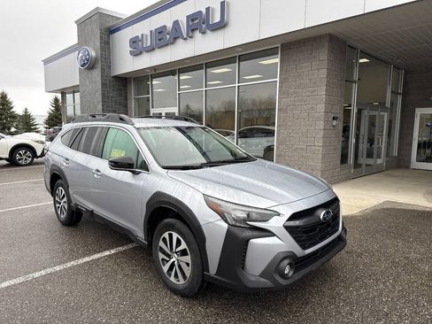 Used 2023 Subaru Outback Premium image 1