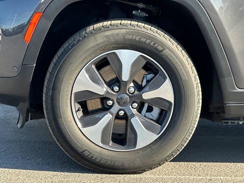 Certified 2022 Jeep Grand Cherokee Limited 4xe w/ Luxury Tech Group II AWD/4WD image 26