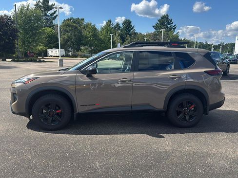Used 2025 Nissan Rogue SV AWD/4WD image 4