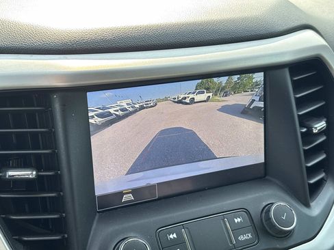 Used 2023 GMC Acadia SLT FWD image 22