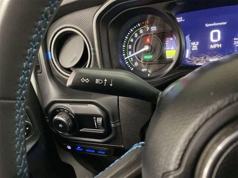Used 2024 Jeep Wrangler Rubicon image 24